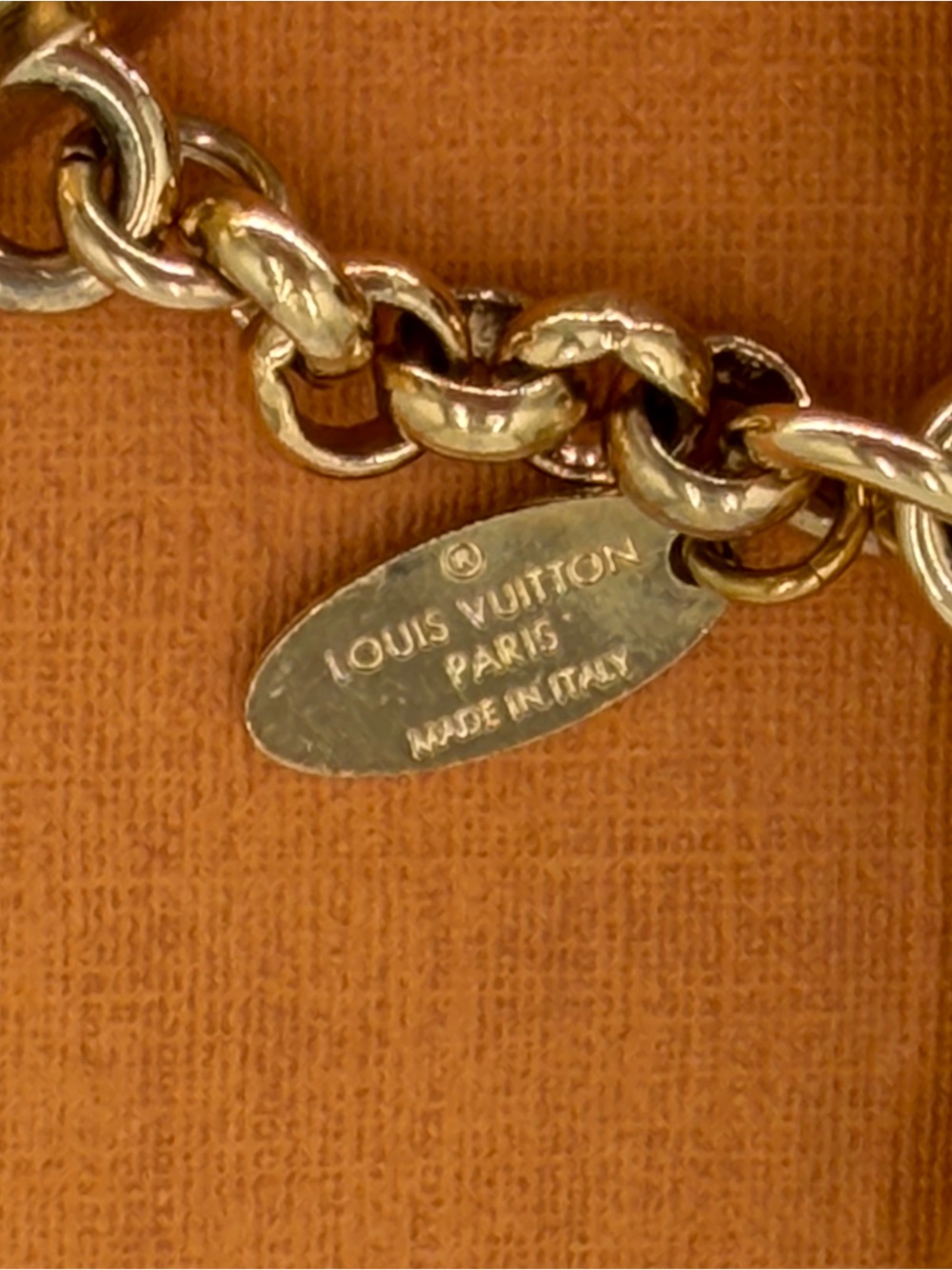 Louis Vuitton Fleur De Monogram Bag Charm
W/Authenticate First COA - Picture 4 of 11